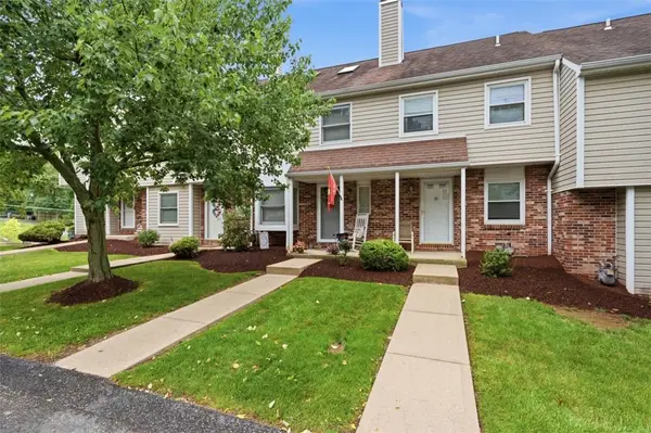 105 Old Village Ln, Bethel Park, PA 15102