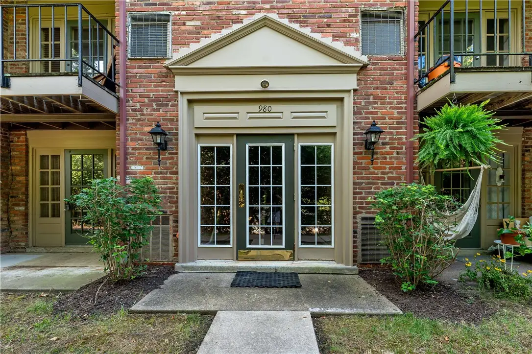 980 Chatham Park Dr #K, Pittsburgh, PA 15216 - #1