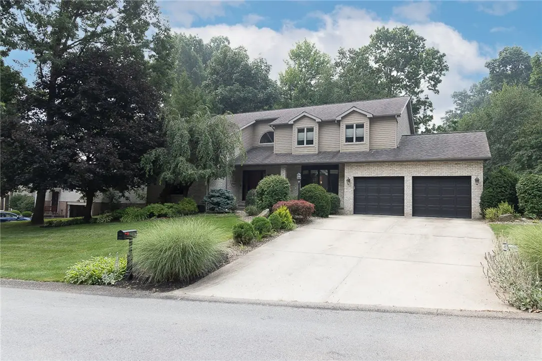220 Thornwood Dr, Butler, PA 16001 - #1