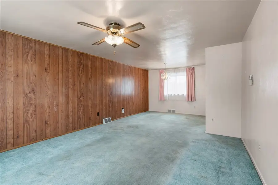 588 Lindsay Rd, Carnegie, PA 15106 - #2