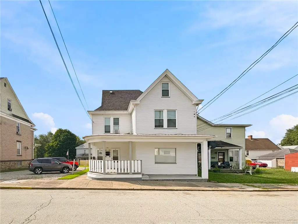 226 E Fairview Ave, Connellsville, PA 15425 - #1
