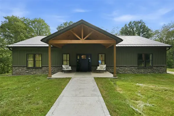 521 Creek Rd, Bulger, PA 15019