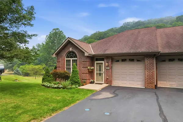 844 Village Dr, Pittsburgh, PA 15237