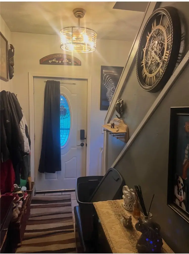402 Meek St, Sharon, PA 16146 - #2