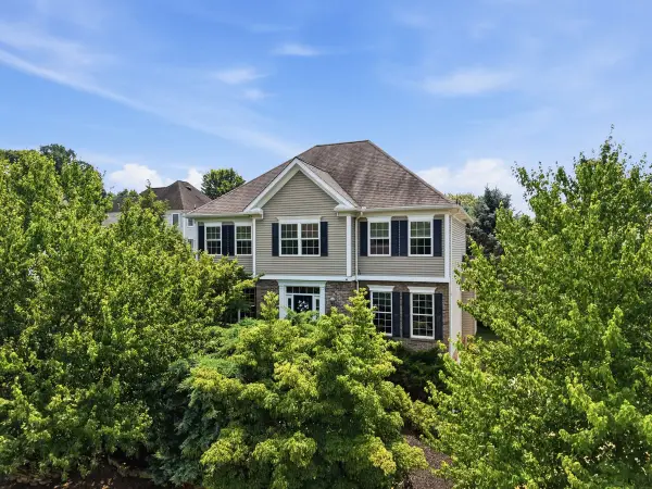 202 W Vanderbilt Drive, Mars, PA 16046