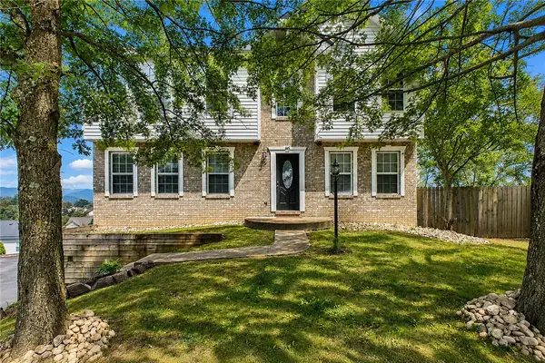 415 Crossbow Dr, New Stanton, PA 15672