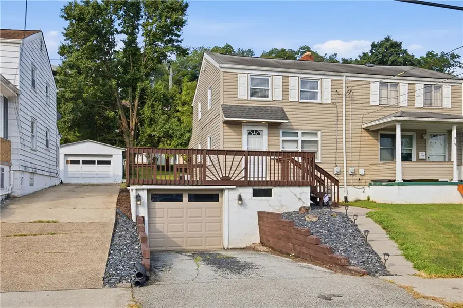 321 Cedar St, Jeannette, PA 15644 - #2