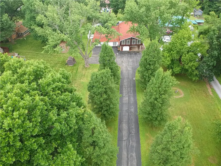 163 Chapel Dr, Ellwood City, PA 16117 - #2