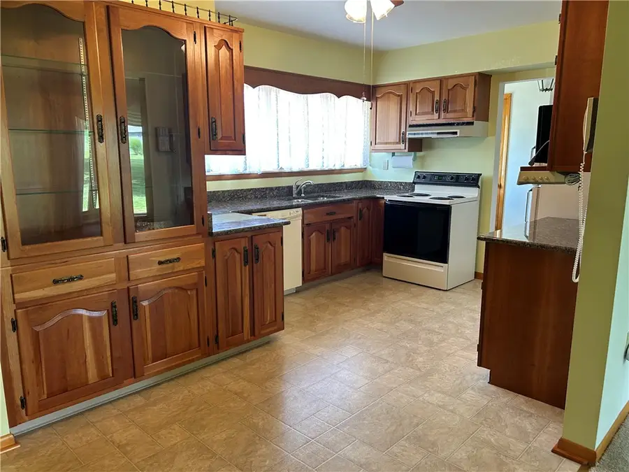 139 Oglevee Ln, Connellsville, PA 15425 - #3