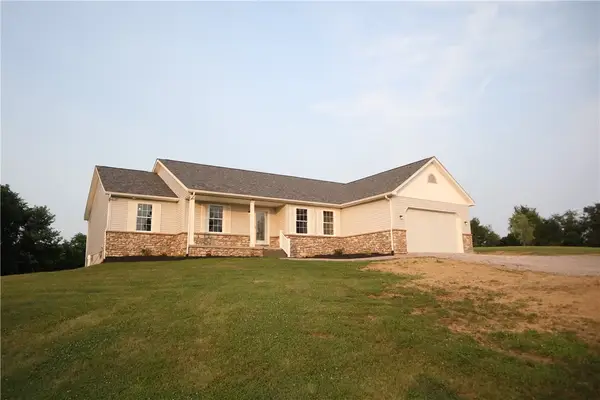 100 Cypress Dr, Daisytown, PA 15427