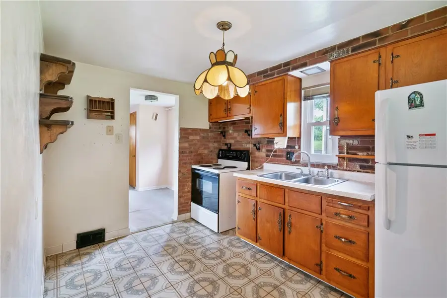 109 Rosemont Dr, Coraopolis, PA 15108 - #3