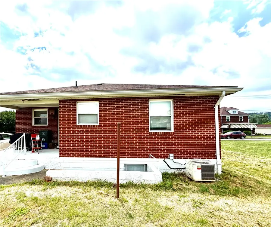 1412 W Crawford Ave, Connellsville, PA 15425 - #3