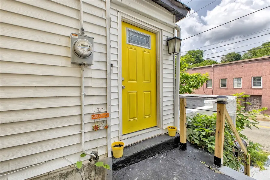 218 N 4th Street, Jeannette, PA 15644 - #2