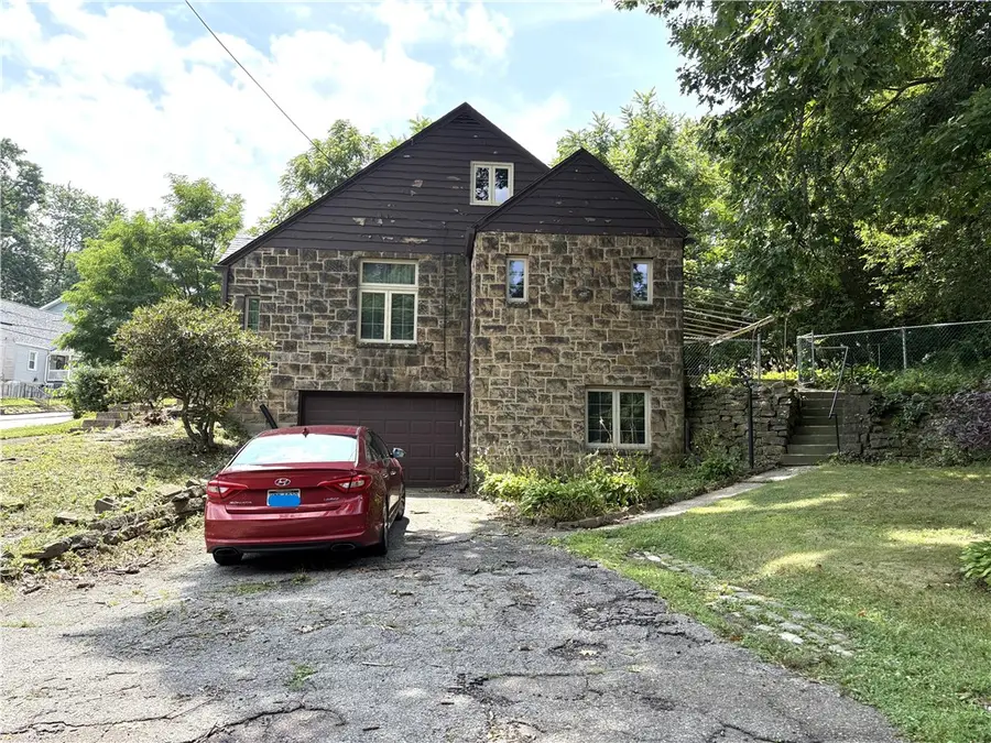 525 Riverview Dr, New Kensington, PA 15068 - #3