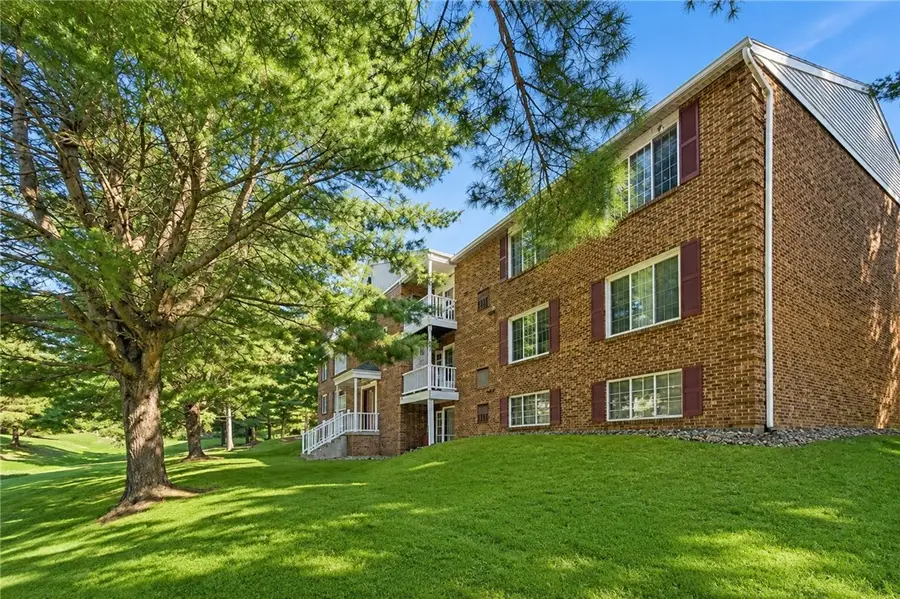 951 Woodhollow Dr, Cranberry, PA 16066 - #2
