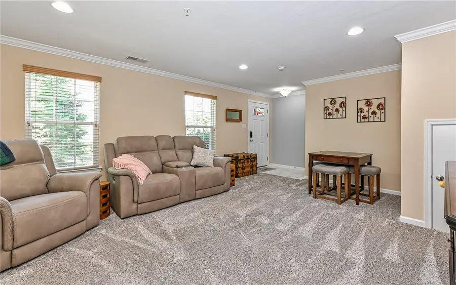 401 Pointe View Dr, Mars, PA 16046 - #3