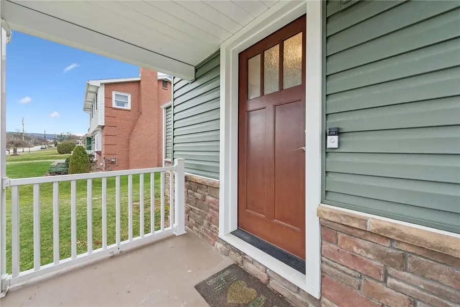 1521 Woodlawn Dr, Latrobe, PA 15650 - #2