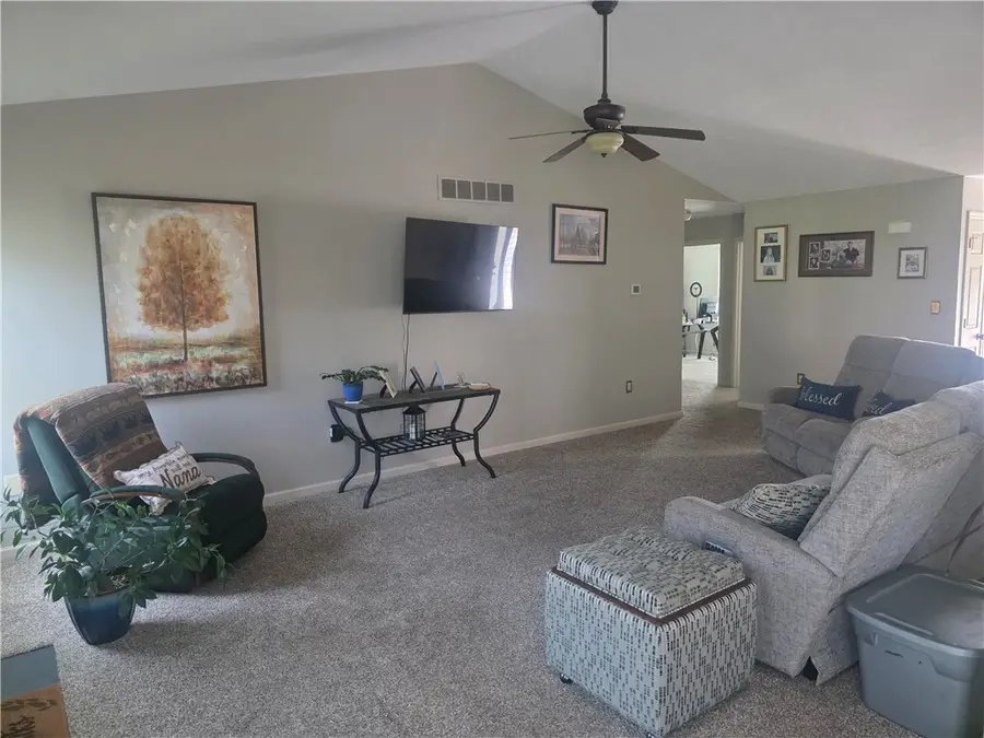 107 Ashton Dr, Mount Pleasant, PA 15666 - #3