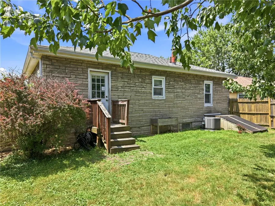 423 Indiana Ave, Farrell, PA 16121 - #3