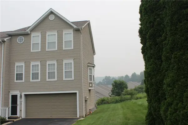 2011 Trail Side Ct, Jeannette, PA 15644