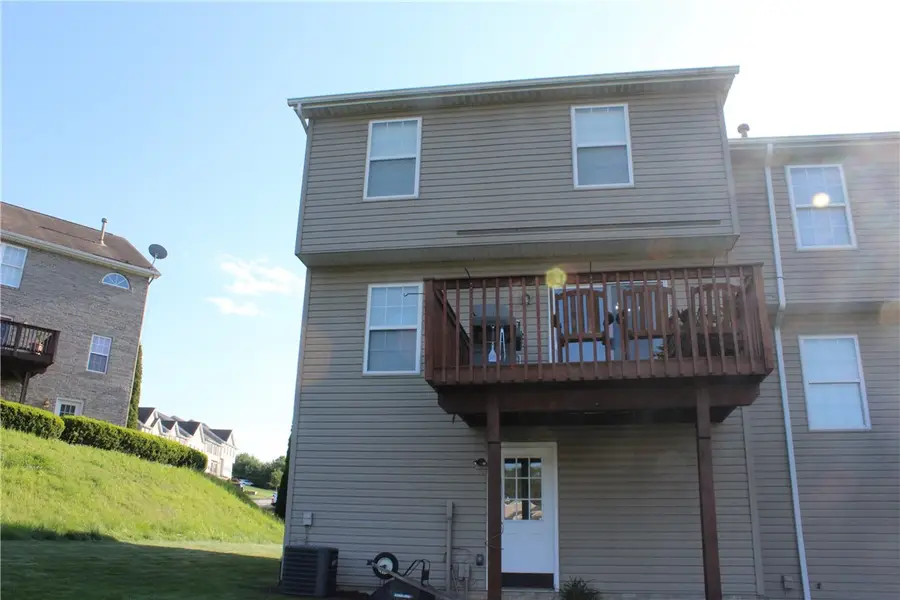 2011 Trail Side Ct, Jeannette, PA 15644 - #2
