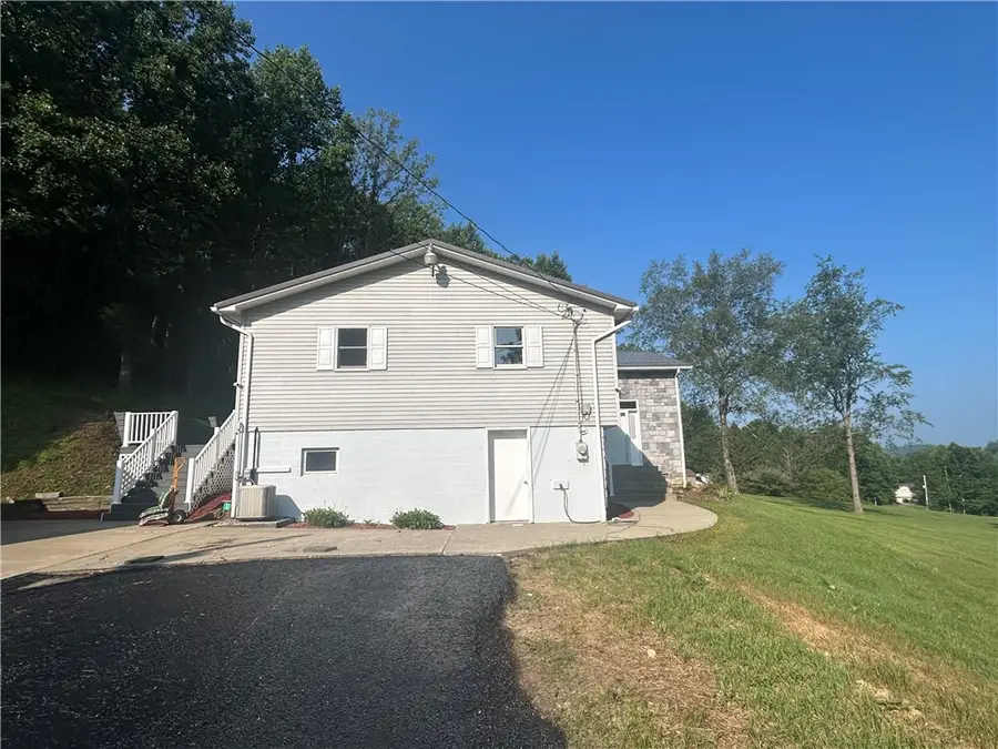 328 Adelaide Rd, Connellsville, PA 15425 - #2