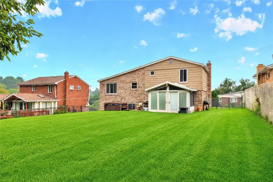 306 Beckman Dr, McKeesport, PA 15132 - #2
