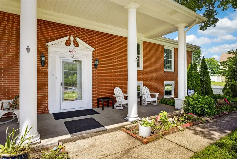 600 W Lincoln Ave, McDonald, PA 15057 - #2