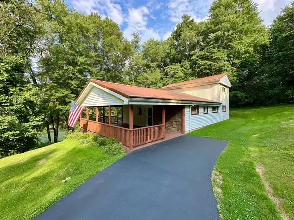 724 Rose Point Harlansburg Rd, New Castle, PA 16101