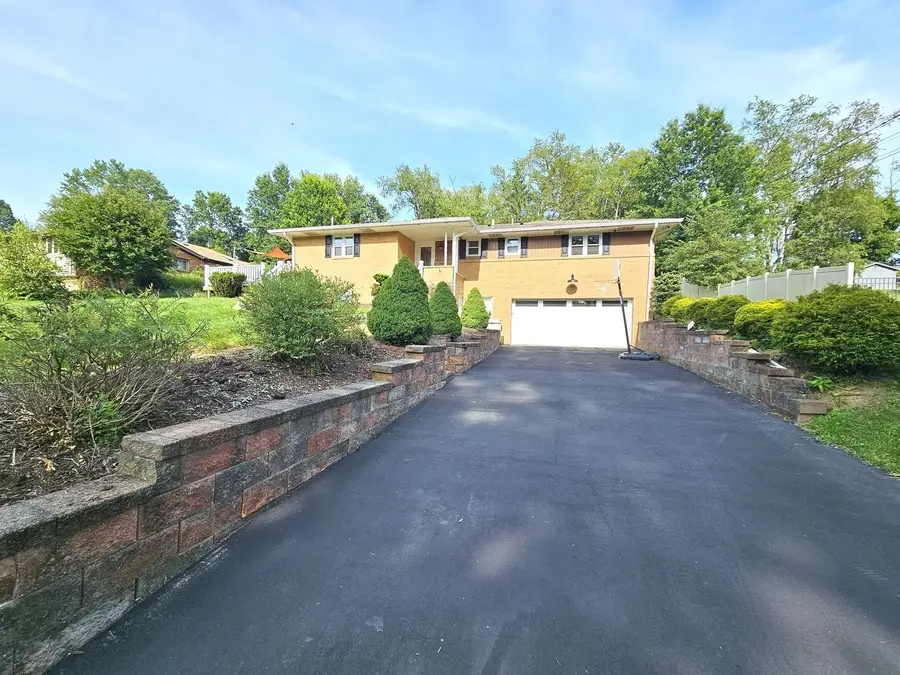 145 Brookdale Circle, Canonsburg, PA 15317 - #2