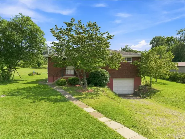 1524 E Laurel Cir, Mt Pleasant, PA 15666