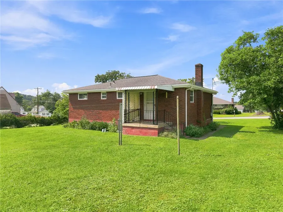 1524 E Laurel Cir, Mount Pleasant, PA 15666 - #2