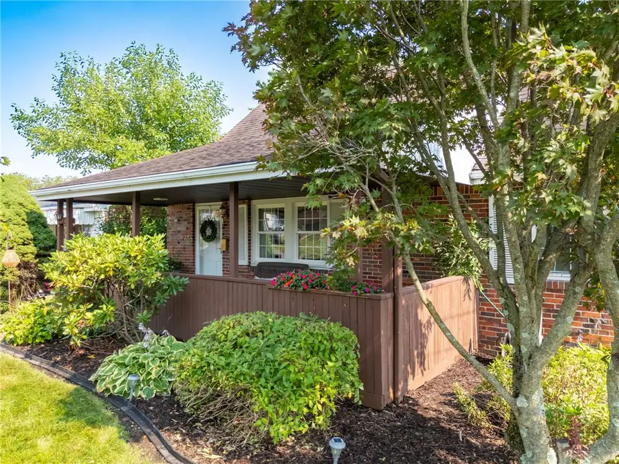 658 Lindsay Rd, Carnegie, PA 15106 - #3