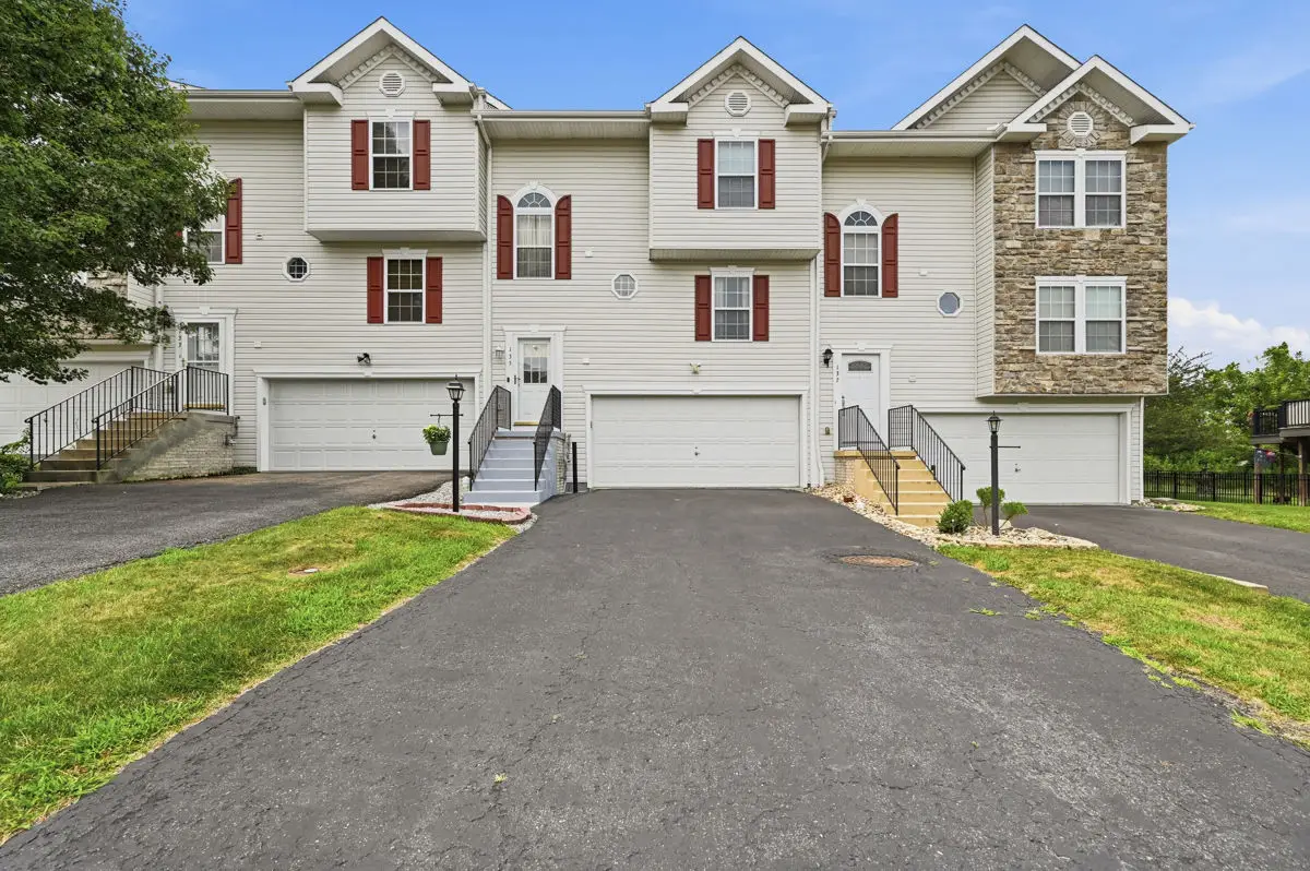 135 Cinque Terra Pl, Finleyville, PA 15332 - #1