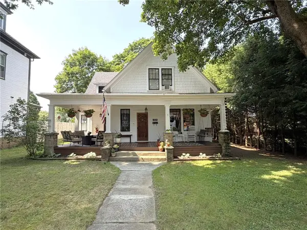 329 E Main Street, Ligonier, PA 15658