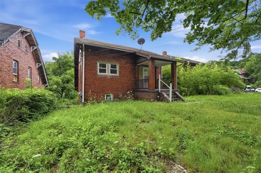375 Ohio Ave, Clairton, PA 15025 - #2