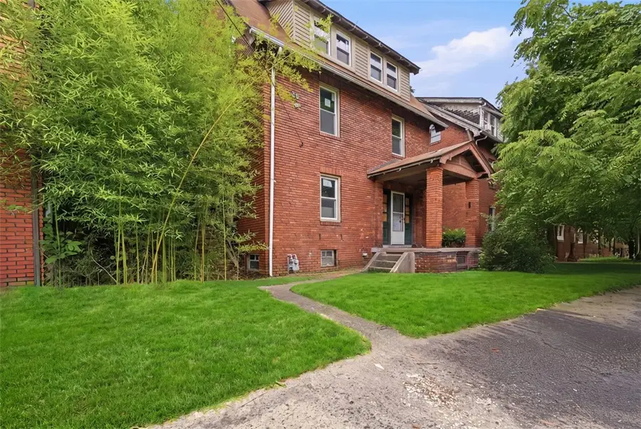 375 Ohio Ave, Clairton, PA 15025 - #3