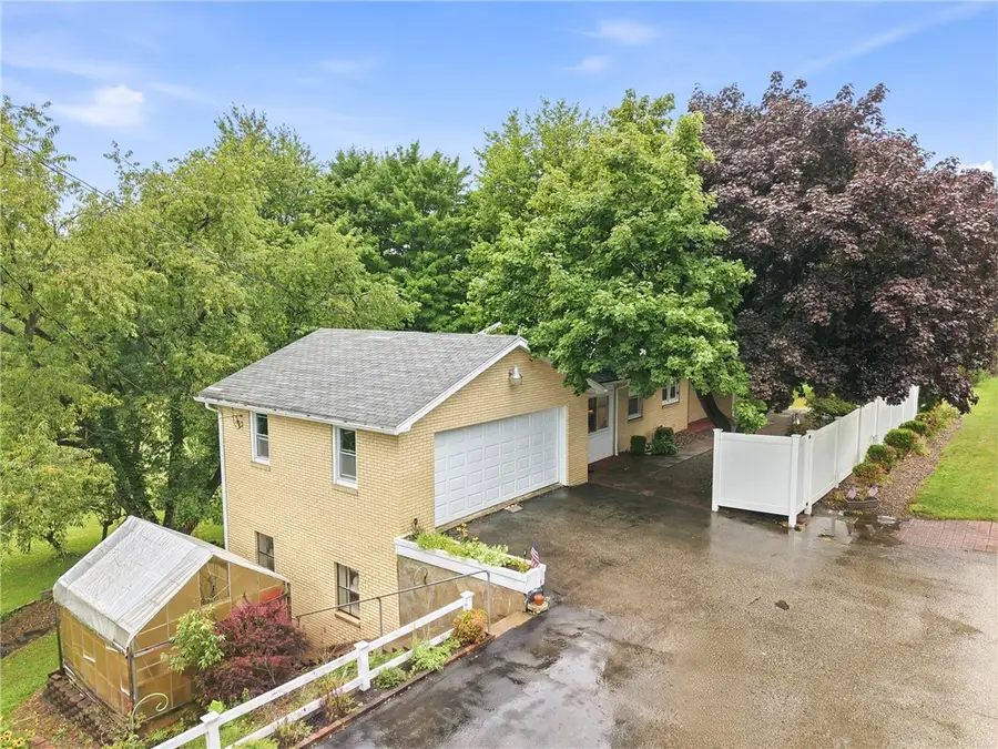 2552 S Hermitage Rd, Hermitage, PA 16148 - #2
