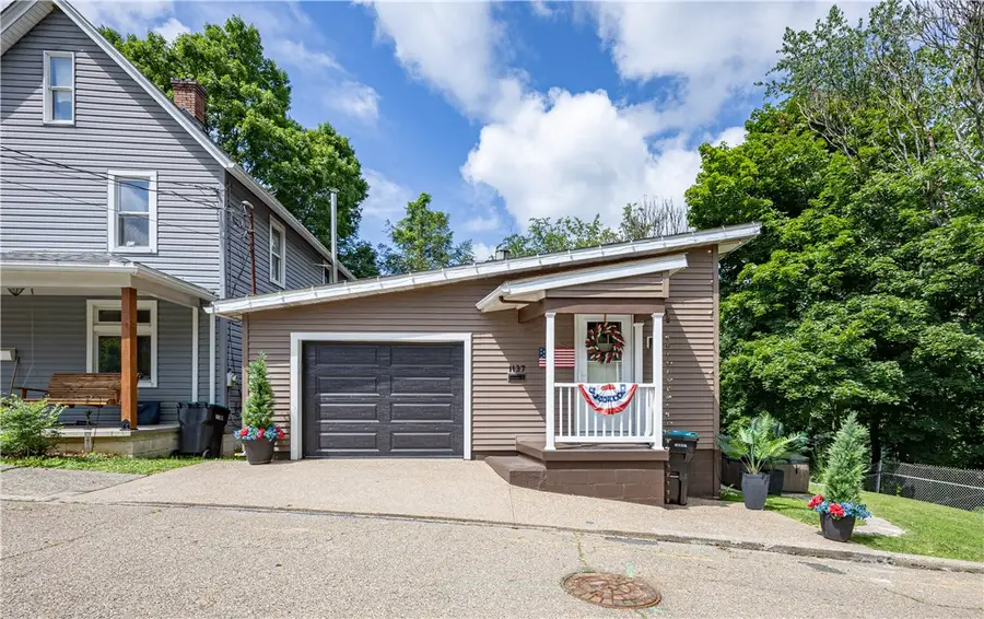 1137 Constitution St, Tarentum, PA 15084 - #2