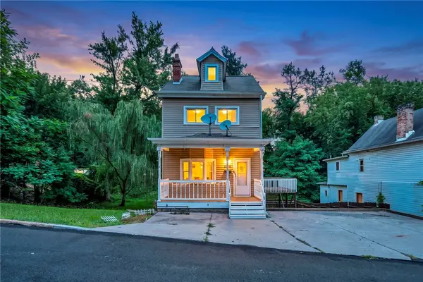 14 Arnold St, Pittsburgh, PA 15205