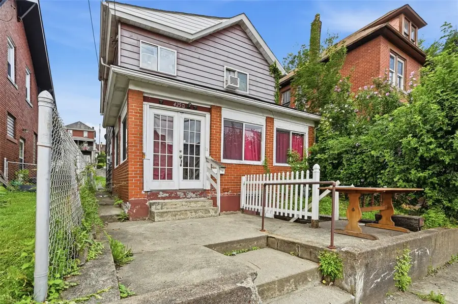 425 N 4th St, Clairton, PA 15025 - #2