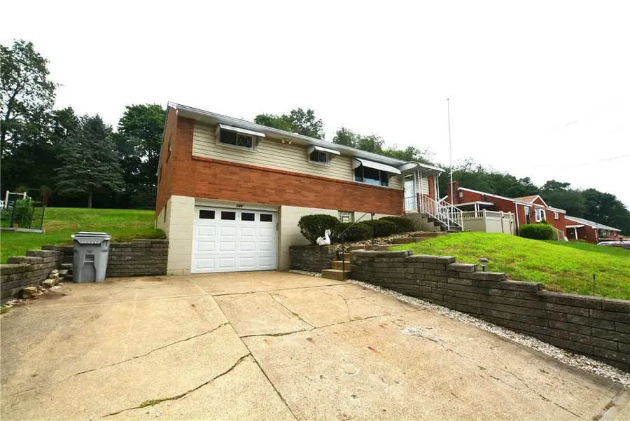 144 Elmwood Dr, Glenshaw, PA 15116 - #3