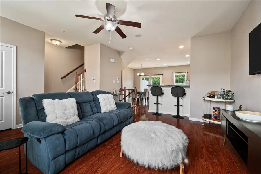 347 Sunrise Dr, Carnegie, PA 15106 - #3