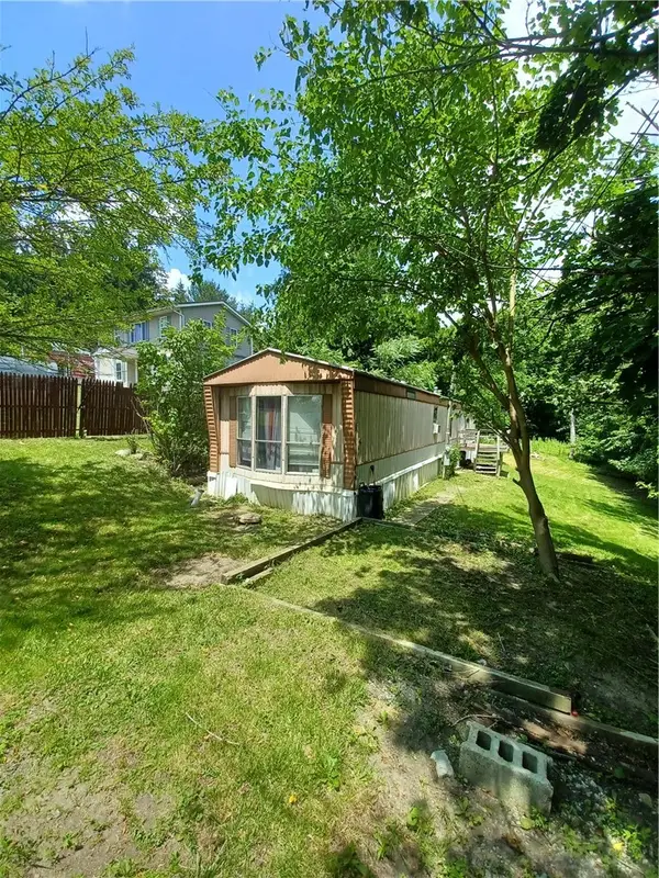 165 Hutter Ave Hutter, Ellwood City, PA 16117