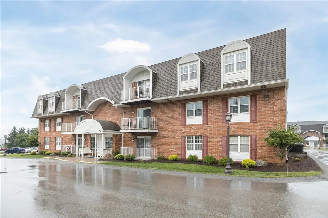 207 Clubhouse Dr, Washington, PA 15301 - #1