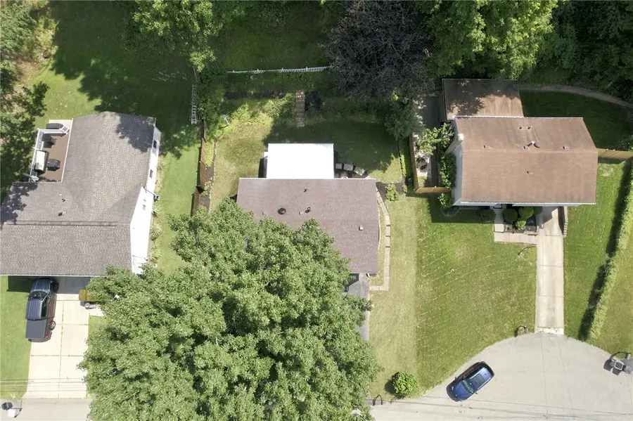 1613 Shawmut Dr, Glenshaw, PA 15116 - #3