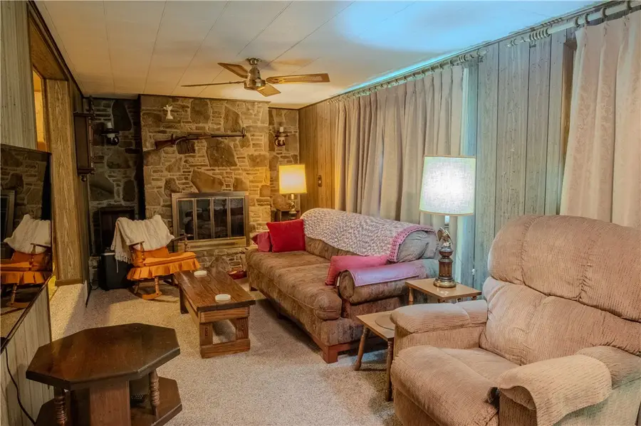 513 Three Mile Hl, Mount Pleasant, PA 15666 - #2