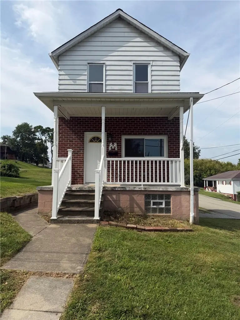 17 Columbus St, Belle Vernon, PA 15012 - #1