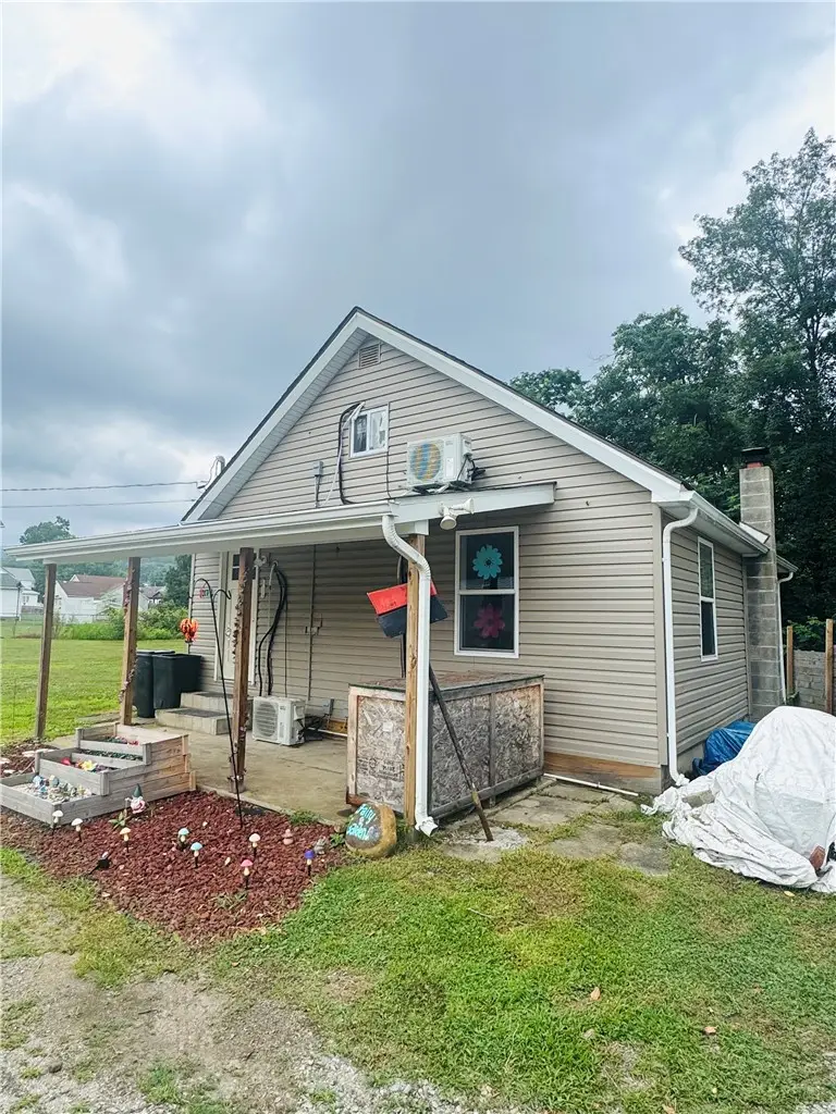 317 Isabelle Ave, Connellsville, PA 15425 - #2
