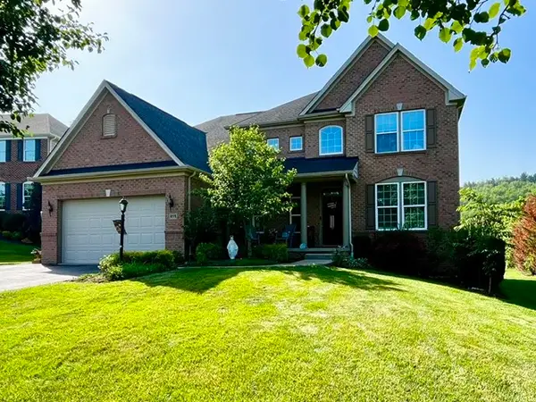 615 Scenic Ridge Dr, Venetia, PA 15367